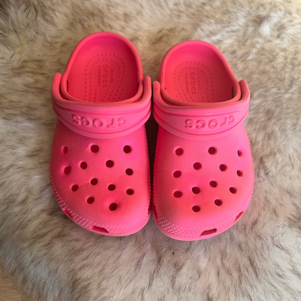 Cute pink crocs size toddler 8